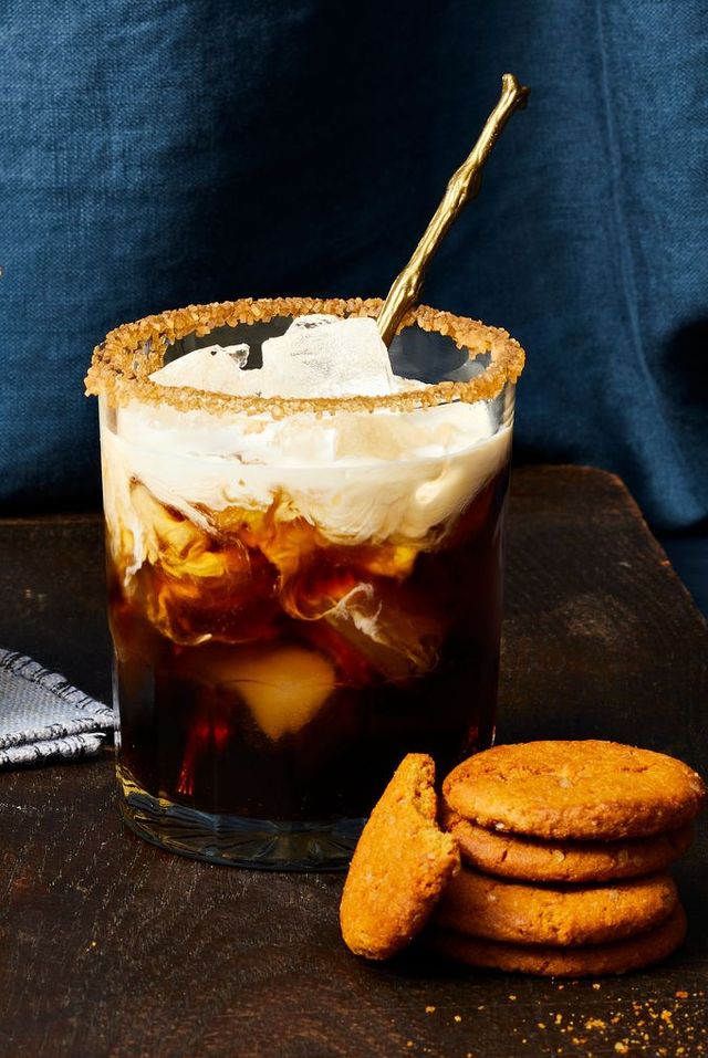 pumpkin spice white russian with a stack of cookies on the side