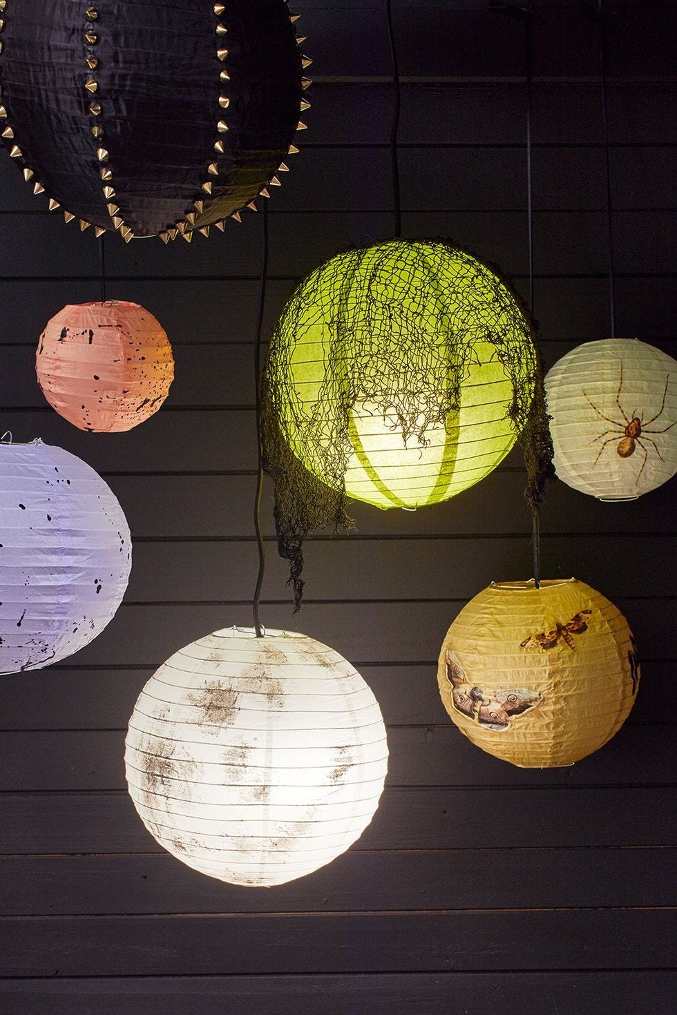 halloween crafts, halloween themed lanterns hanging outside