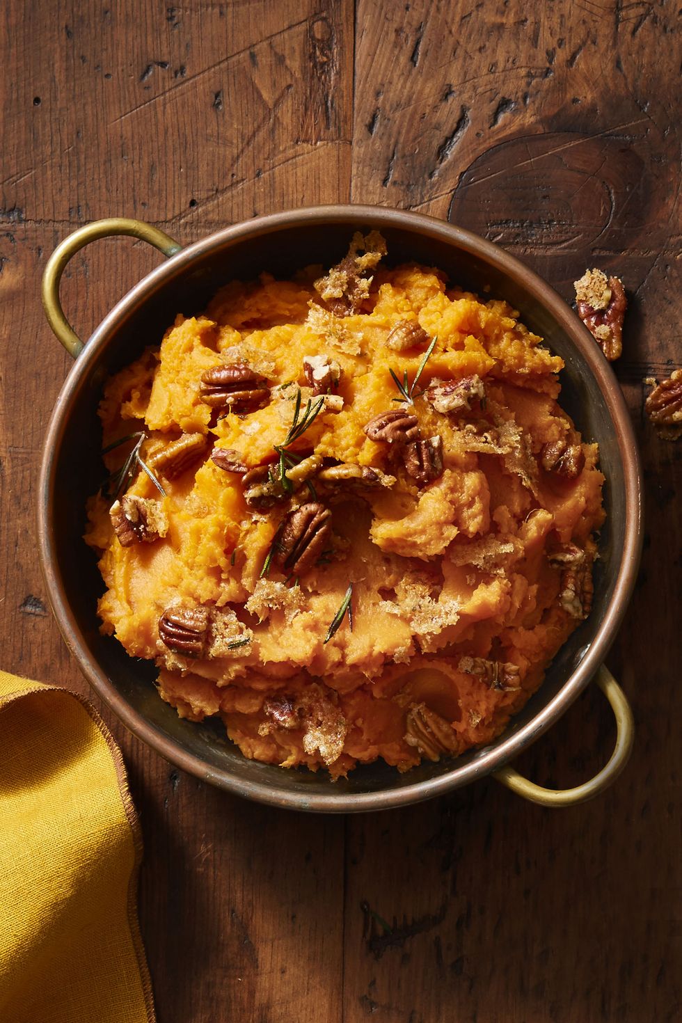 sweet potato mashed potatoes with pecans