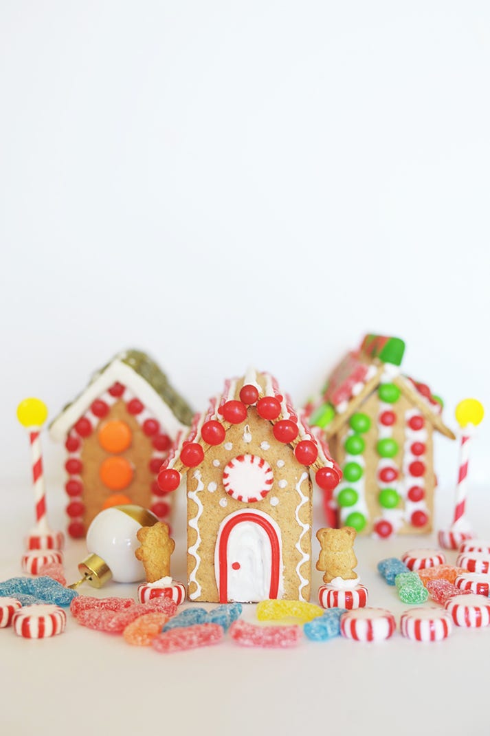 mini bears graham cracker gingerbread houses