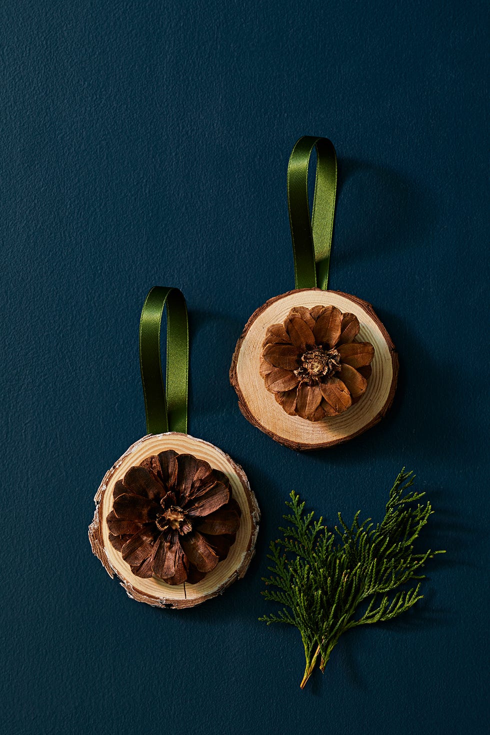 diy pine cone flower ornaments