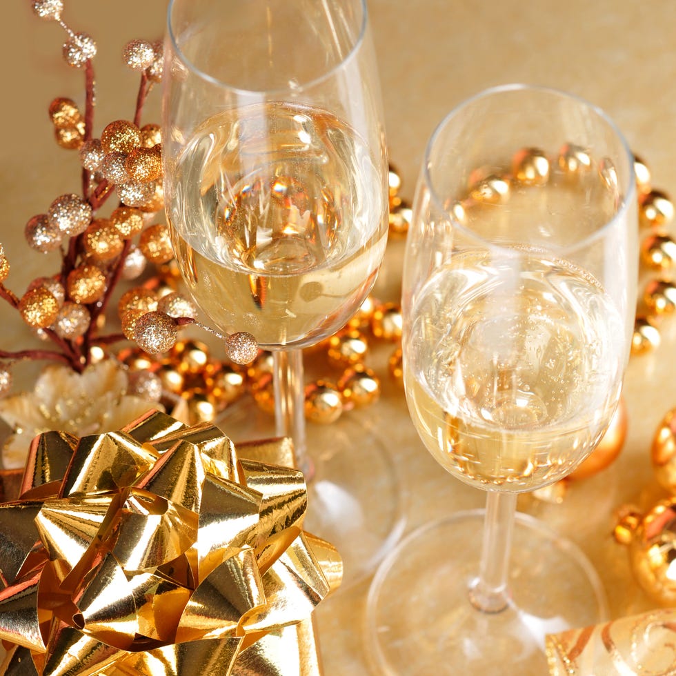 best new year's eve party themes 2020   champagne party theme