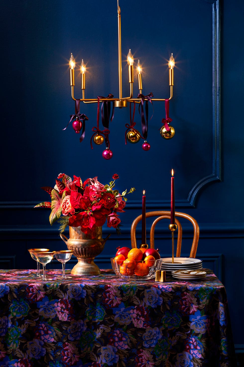 floral tableclothe dining table setup